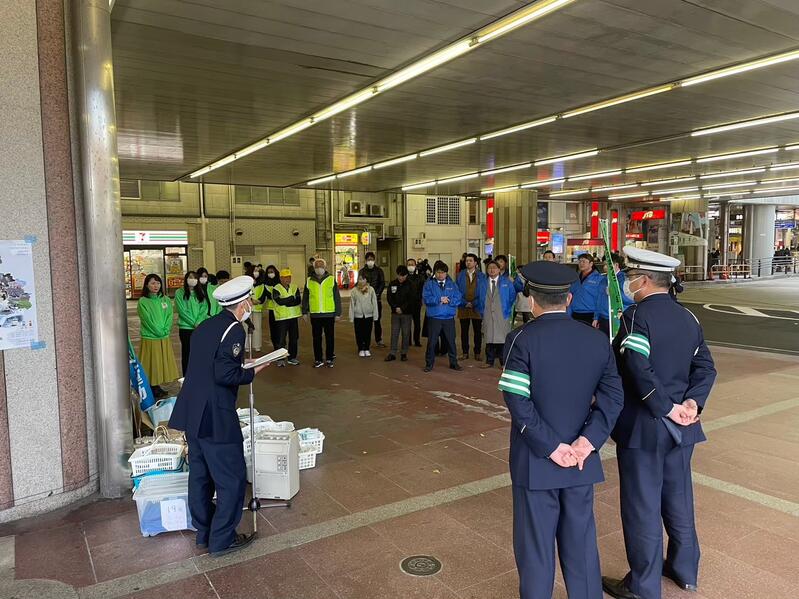 R5.12.1年末の交通事故防止運動（三宮）